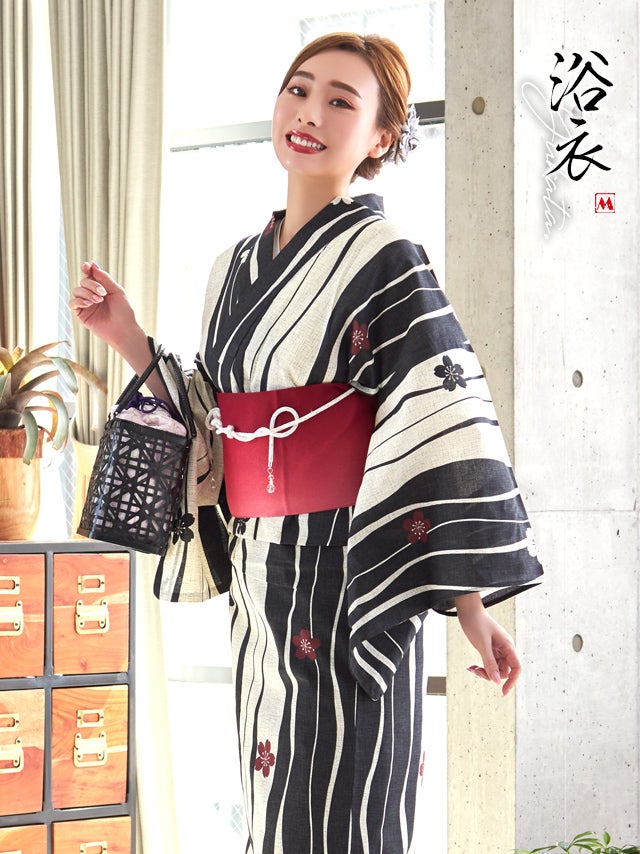 [浴衣 選べる帯] レトロ生成り地×よろけ縞に椿 ゆかた3点セット (浴衣+平帯or作り帯) (久保七瀬着用)