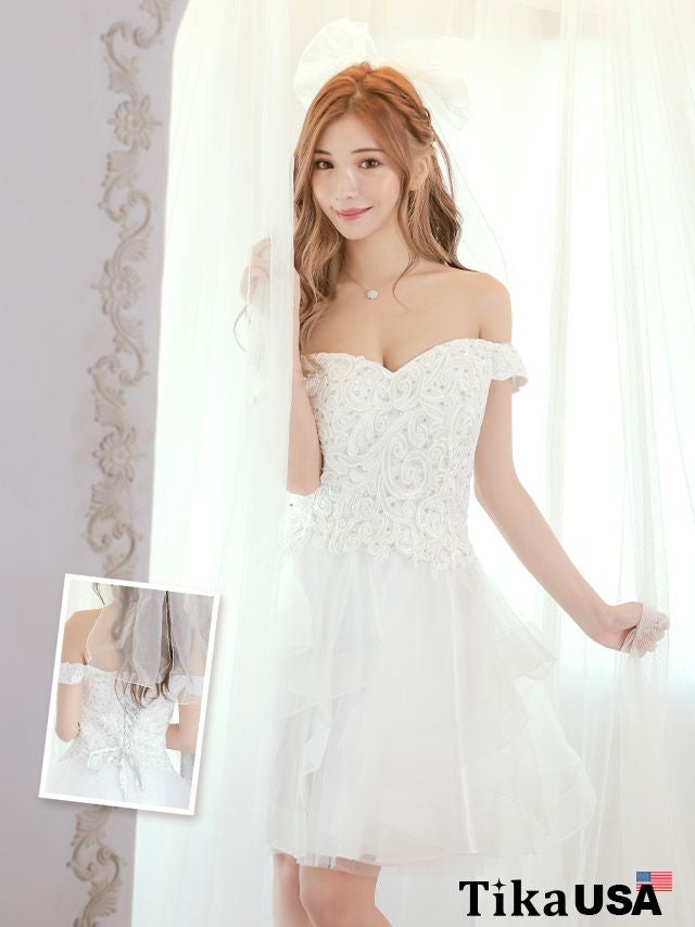 [LA直輸入] ホワイトふわふわチュールオフショルダースピンドルフレアミニドレス (XSサイズ/Sサイズ) (みゆう/キャバドレス着用)
